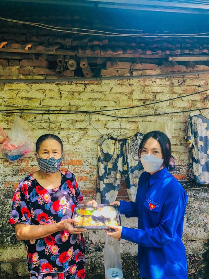 Trao đến tận tay cho người dân