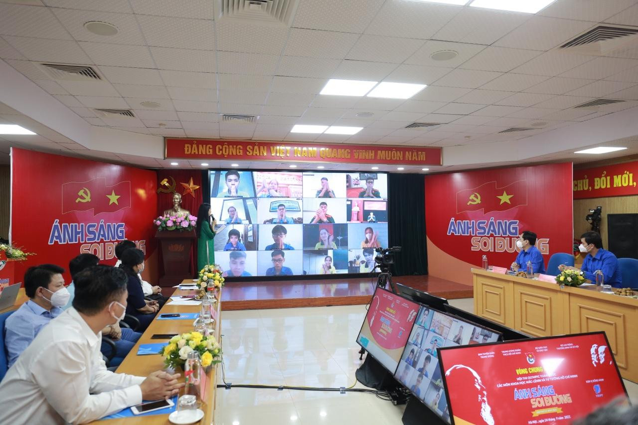 Các đội thi bằng hình thức trực tuyến. Ảnh: Bảo Anh Các đội thi bằng hình thức trực tuyến. Ảnh: Bảo Anh