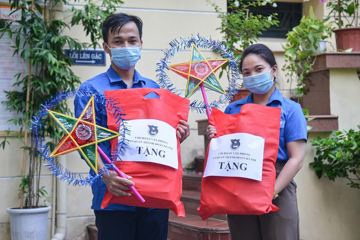 Những túi quà kèm đèn ông sao