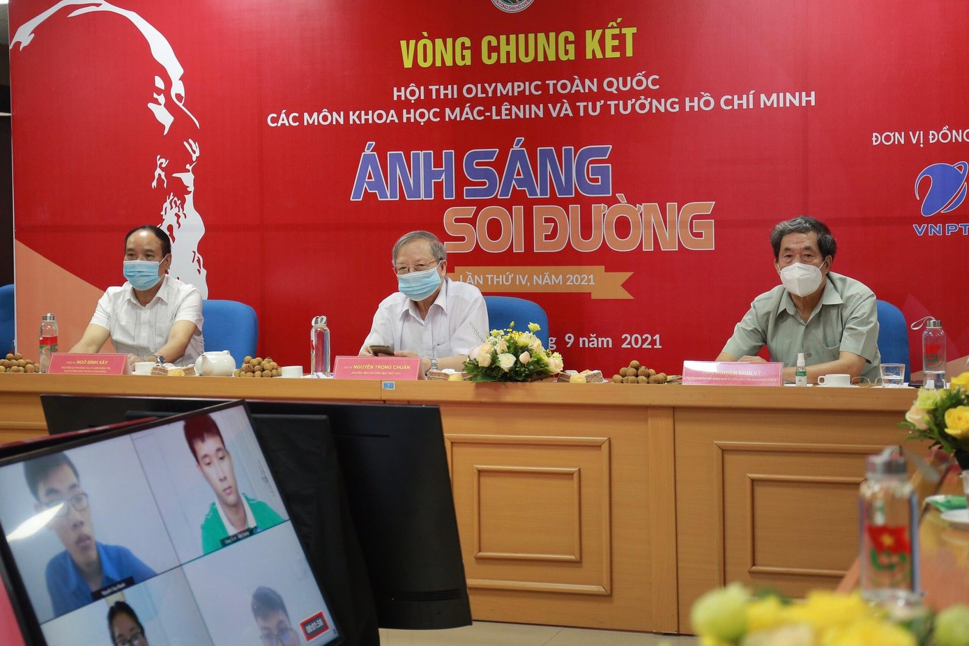 Bốn thí sinh thi bằng hình thức trực tuyến Bốn thí sinh thi bằng hình thức trực tuyến