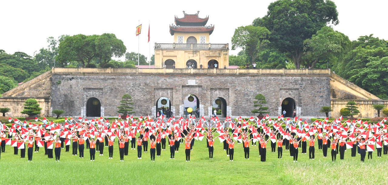 Màn đồng diễn cờ Semaphore xác lập kỷ lục Việt Nam