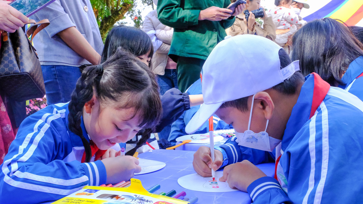 Các em thiếu nhi Đà Lạt, Lâm Đồng hưởng ứng cuộc thi vẽ tranh với chủ đề “Thiếu nhi Việt Nam làm nghìn việc tốt”