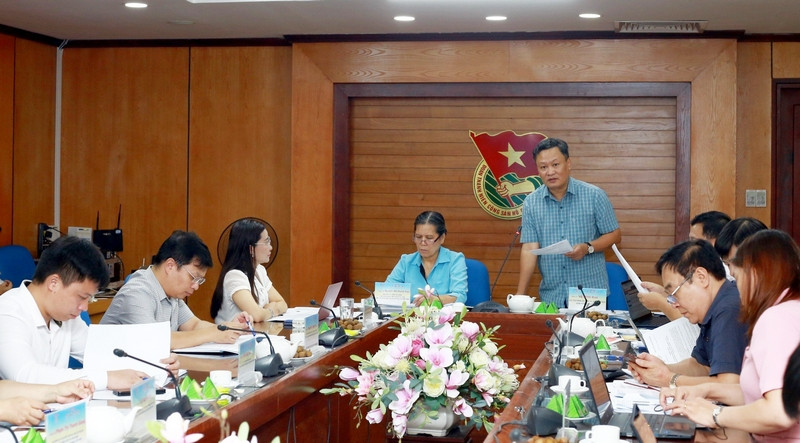 Ông Vũ Minh Đạo - Vụ trưởng Vụ Văn hóa, giáo dục, Văn phòng Quốc hội phát biểu tại buổi làm việc của Ban cố vấn Phiên họp giả định Quốc hội trẻ em