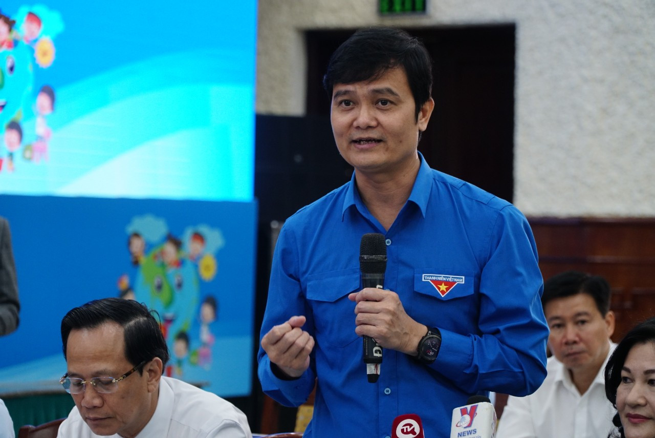 Anh Bùi Quang Huy, Bí thư thứ nhất T.Ư Đoàn trao đổi về câu hỏi của các em tại Diễn đàn