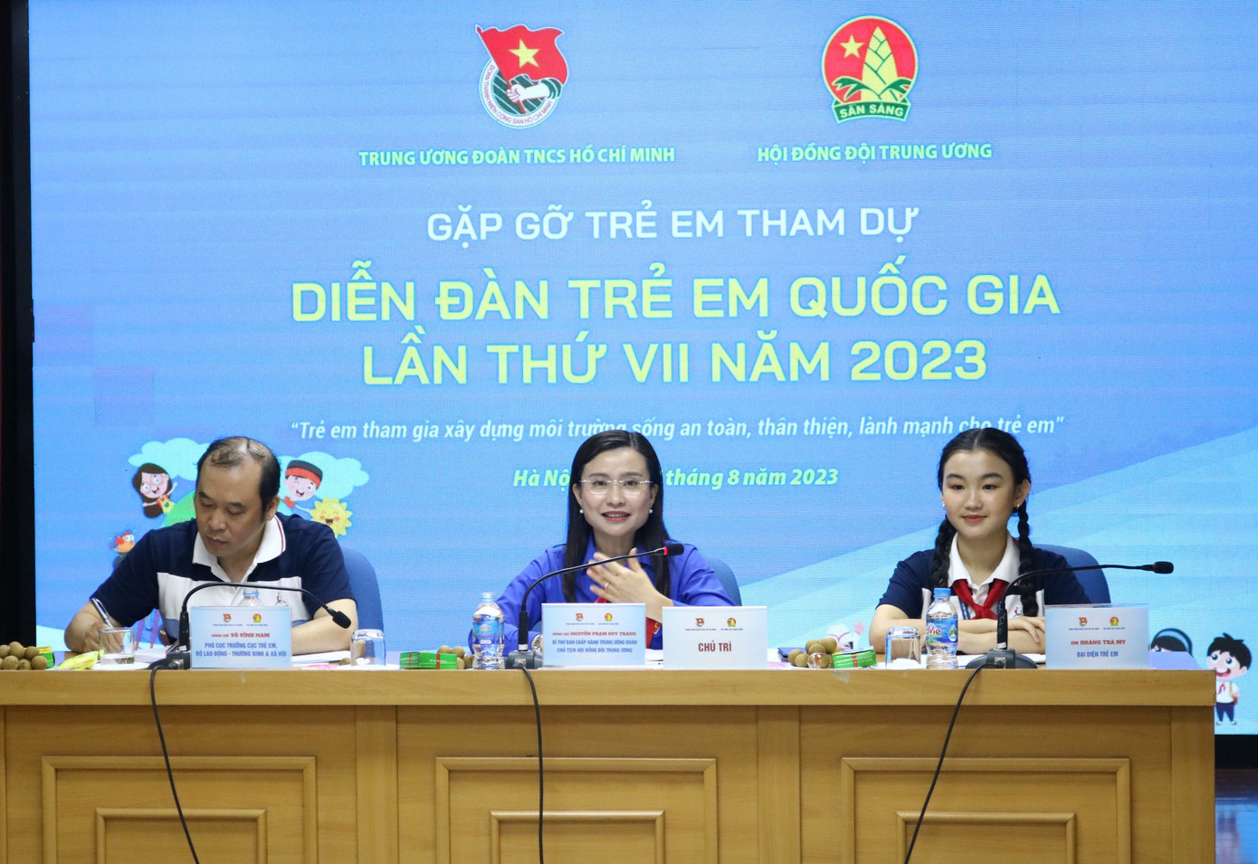 Chị Nguyễn Phạm Duy Trang, Bí thư T.Ư Đoàn, Chủ tịch Hội đồng Đội Trung ương cùng đại diện Bộ LĐ-TB&XH chủ trì buổi gặp mặt Chị Nguyễn Phạm Duy Trang, Bí thư T.Ư Đoàn, Chủ tịch Hội đồng Đội Trung ương cùng đại diện Bộ LĐ-TB&XH chủ trì buổi gặp mặt