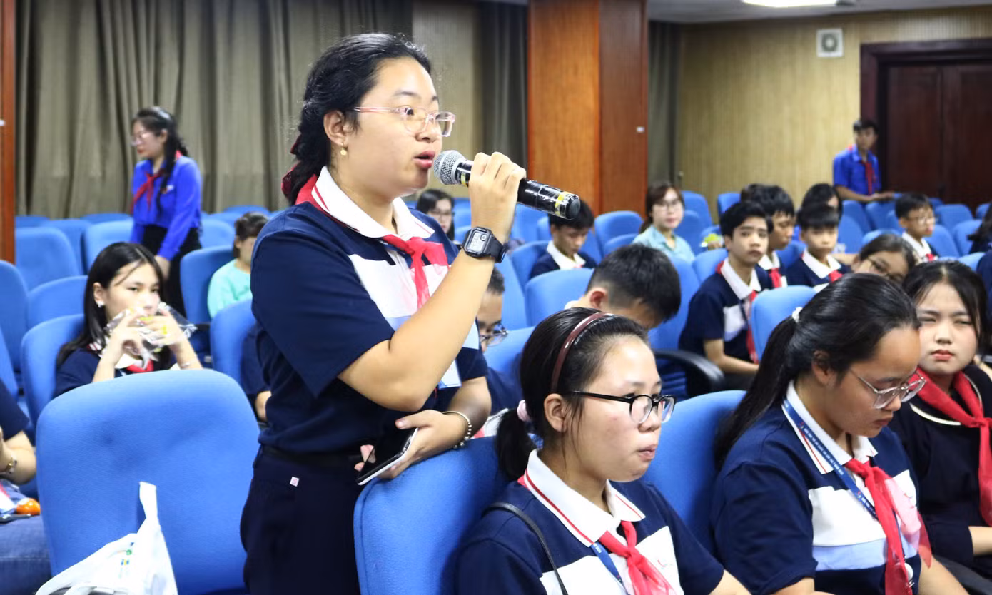 Các em trao đổi, bày tỏ tâm tư, nguyện vọng tại buổi gặp mặt