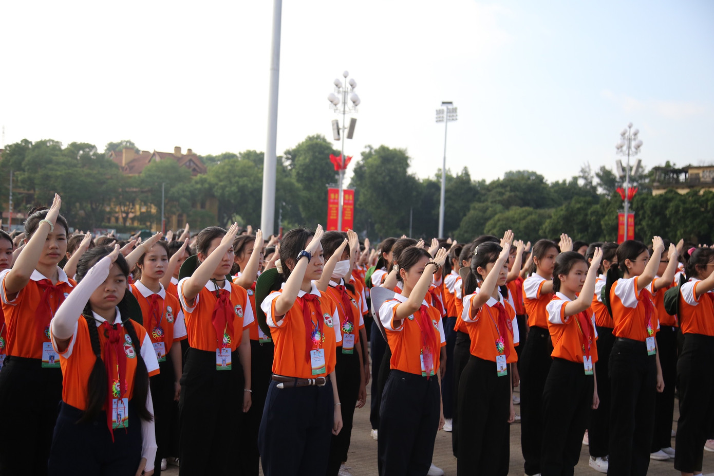 270 Chỉ huy Đội giỏi toàn quốc viếng Lăng và báo công dâng Bác