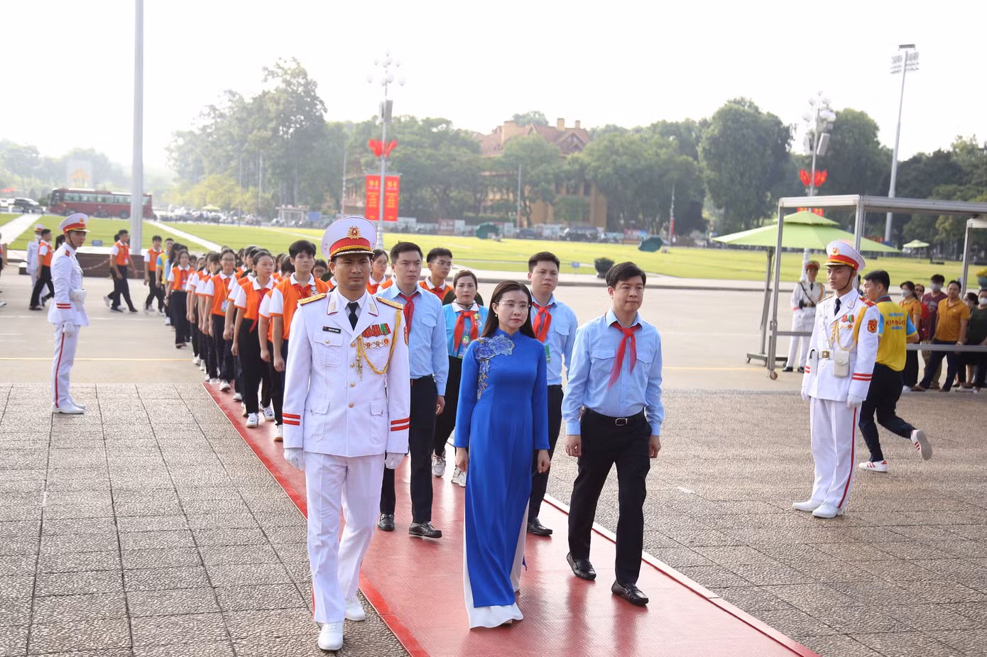 Các đại biểu viếng Lăng Chủ tịch Hồ Chí Minh Các đại biểu viếng Lăng Chủ tịch Hồ Chí Minh