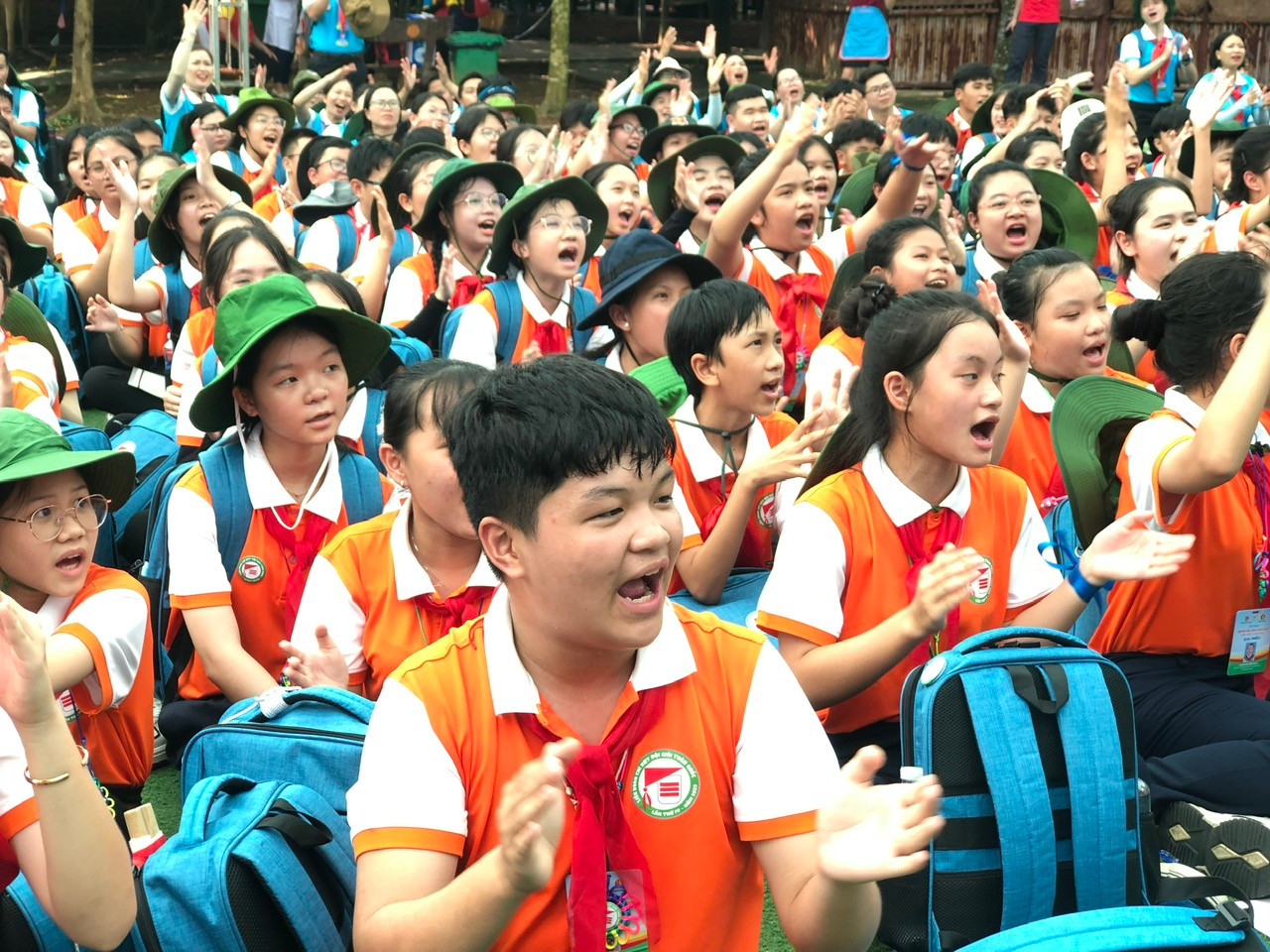 Các đại biểu lần lượt vượt qua nhiều thử thách tại 6 trạm với nhiều nội dung hấp dẫn. Ảnh: Lưu Trinh