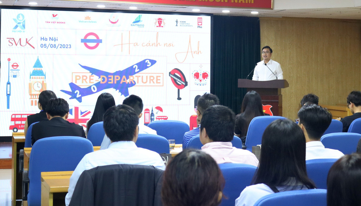 Anh Nguyễn Bá Cát trao đổi tại chương trình