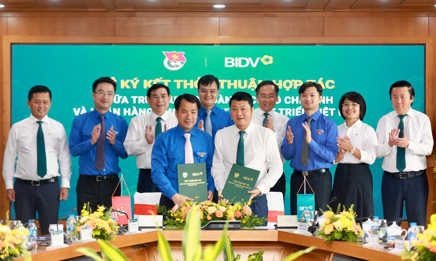 Hai đơn vị ký kết thỏa thuận hợp tác giai đoạn 2023 - 2025. Ảnh: Bảo Anh