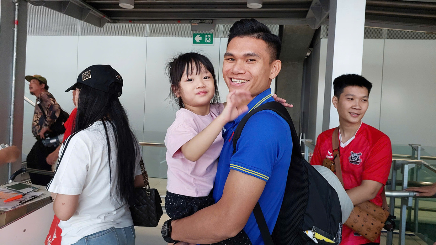 Xuân Mạnh hạnh phúc bên con gái