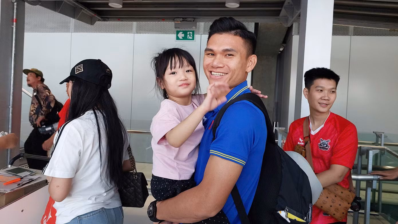 Xuân Mạnh hạnh phúc bên con gái Xuân Mạnh hạnh phúc bên con gái