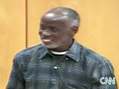 Triệu phú bất đắc dĩ James Benn khi được trả tự do