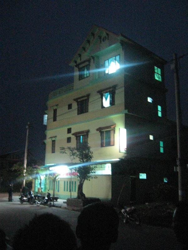 Nhà nghỉ Như Phước, nơi xảy ra vụ bắt cóc con tin chấn động cả xứ Huế. Ảnh : Ngọc Văn Nhà nghỉ Như Phước, nơi xảy ra vụ bắt cóc con tin chấn động cả xứ Huế. Ảnh : Ngọc Văn