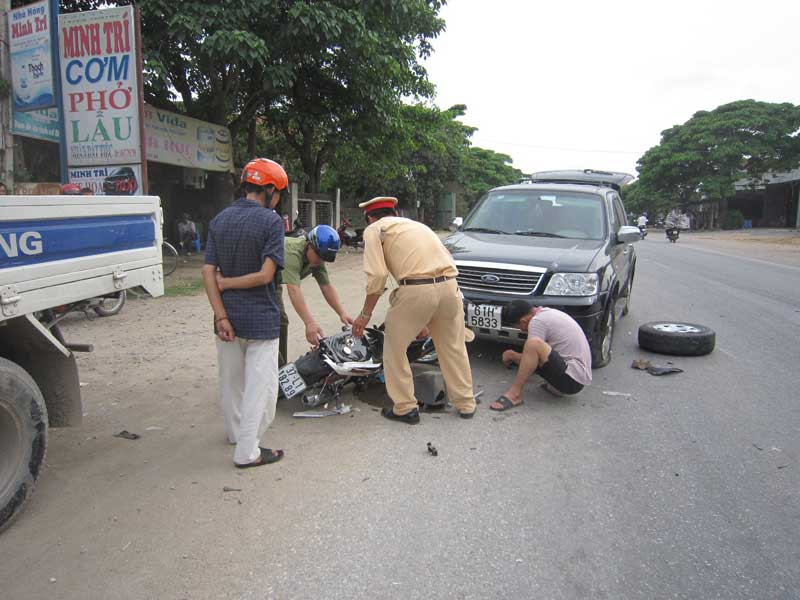 Hiện trường vụ tai nạn ở Quỳnh Giang. Ảnh: Minh Huyền. Hiện trường vụ tai nạn. Ảnh: Minh Huyền
