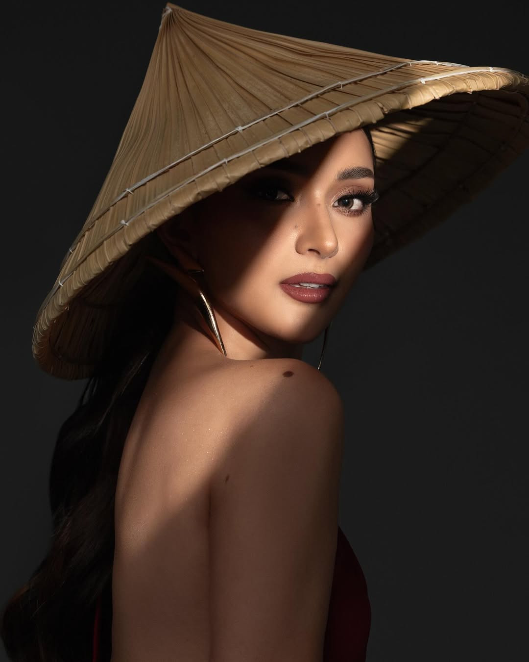 Sau khi Maria Ahtisa Manalo bị loại, nhiều khán giả Philippines đã rời sân khấu. Trong khi đó, fan sắc đẹp Philippines liên tục thả phẫn nộ trên livestream cũng như tràn vào tấn công trang chủ Miss Cosmo.