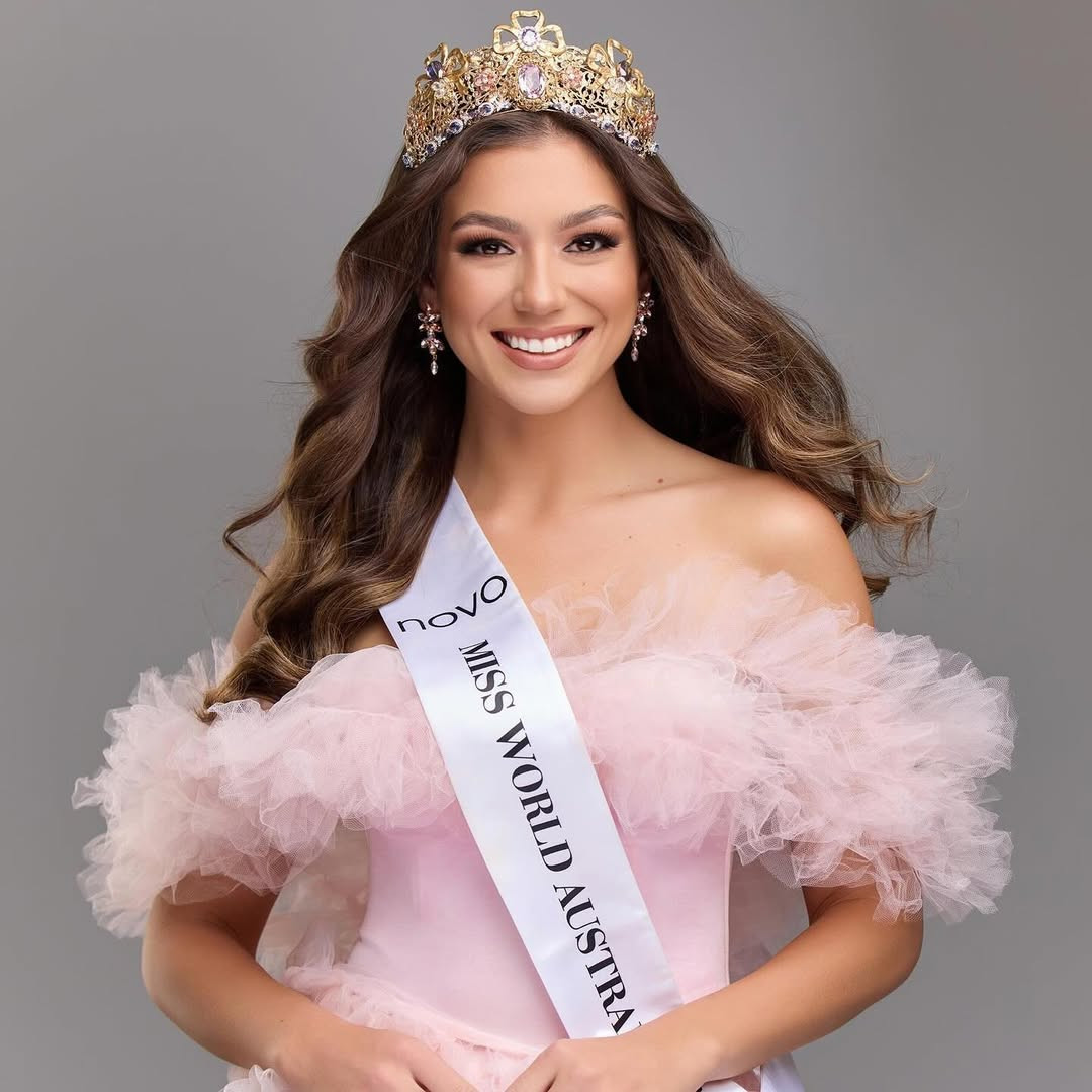 Đại diện Australia - Jasmine Stringer - là ứng viên sáng giá của khu vực châu Á - Thái Bình Dương. Cô là giáo viên tiểu học, có gương mặt ngọt ngào. Người đẹp đang theo đuổi dự án nâng cao nhận thức về bạo lực gia đình thông qua quỹ Tata Brown. Quỹ hỗ trợ tài chính và tinh thần, nơi trú ẩn dành cho phụ nữ bị bạo lực gia đình.