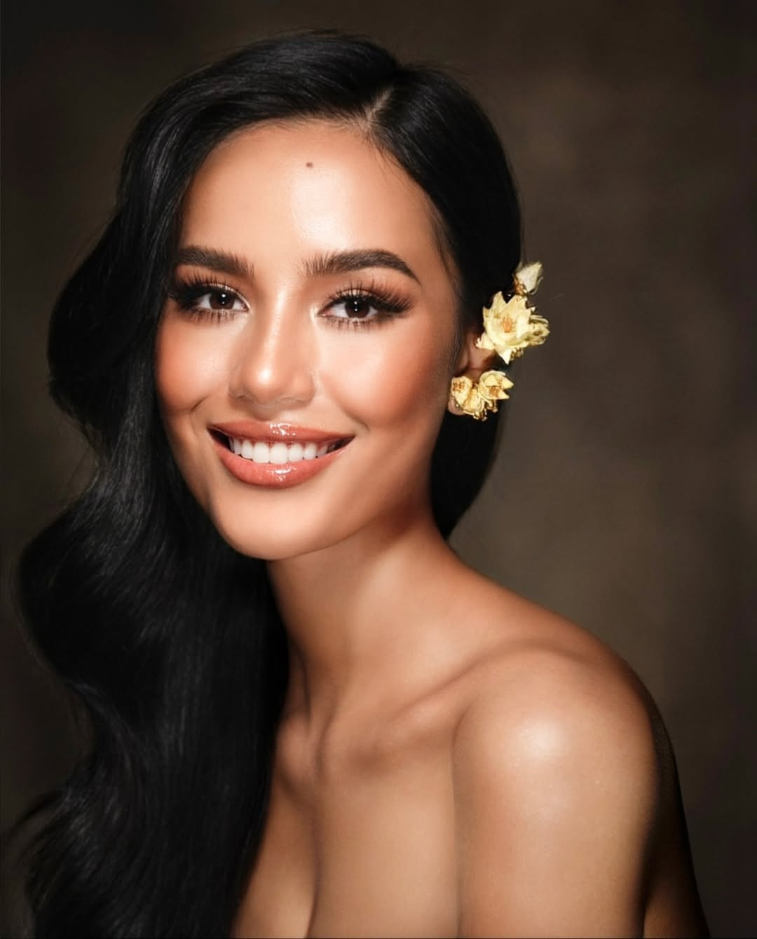 Chuyên trang sắc đẹp Missosology đã đưa ra bảng xếp hạng đầu tiên về những thí sinh nổi bật tại cuộc thi Hoa hậu Thế giới 2025 đang diễn ra ở Ấn Độ. Người đẹp Thái Lan - Opal Suchata Chuangsri - được Missosology đánh giá cao, dự đoán đăng quang. Cô cũng được nhiều diễn đàn sắc đẹp khác yêu thích, đưa vào bảng dự đoán.