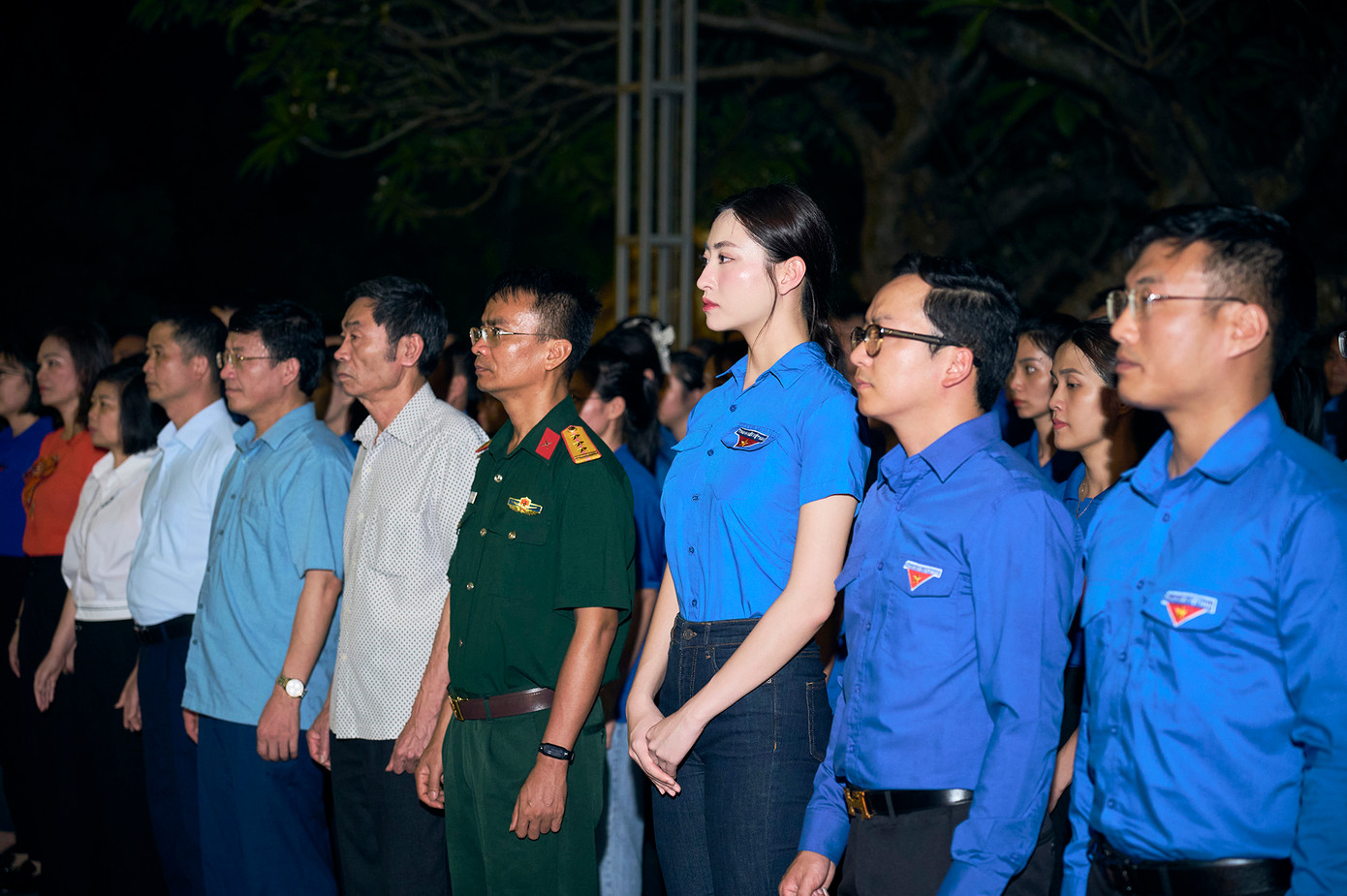 Trong dịp đại lễ kỷ niệm 50 năm Ngày giải phóng miền Nam, thống nhất đất nước (30/4/1975-30/4/2025) vừa qua, Lương Thùy Linh cũng tích cực tham gia nhiều hoạt động tri ân. Cô thực hiện nhiều bộ ảnh với áo dài, áo bà ba tại các địa điểm di tích lịch sử nổi tiếng ở TPHCM để hòa cùng không khí sôi động của tuổi trẻ cả nước hướng về đại lễ.