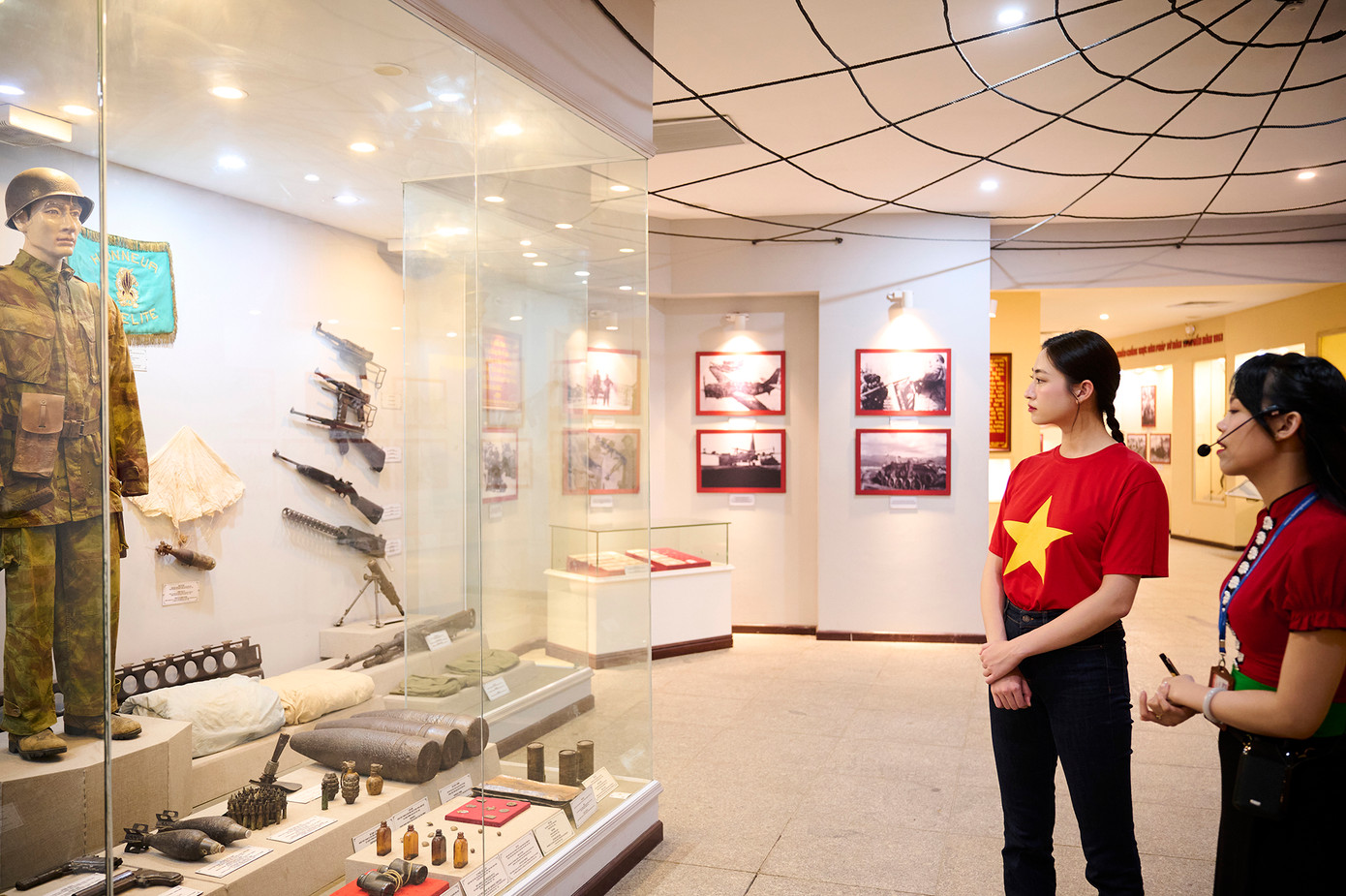 Bảo tàng Điện Biên Phủ là nơi sở hữu một trong những bức tranh panorama lớn nhất thế giới có tổng diện tích hơn 3.200 m2, vẽ lại hành trình 56 ngày đêm của chiến dịch Điện Biên Phủ. Bức tranh được hoàn thành bởi 100 họa sĩ trong khoảng 2 năm với hơn 4.500 nhân vật và khung cảnh núi rừng Tây Bắc trong chiến dịch Điện Biên Phủ được tái hiện.