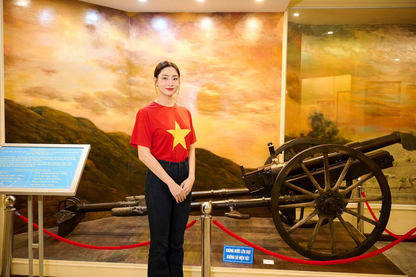 Bảo tàng Điện Biên Phủ là nơi sở hữu một trong những bức tranh panorama lớn nhất thế giới có tổng diện tích hơn 3.200 m2, vẽ lại hành trình 56 ngày đêm của chiến dịch Điện Biên Phủ. Bức tranh được hoàn thành bởi 100 họa sĩ trong khoảng 2 năm với hơn 4.500 nhân vật và khung cảnh núi rừng Tây Bắc trong chiến dịch Điện Biên Phủ được tái hiện.