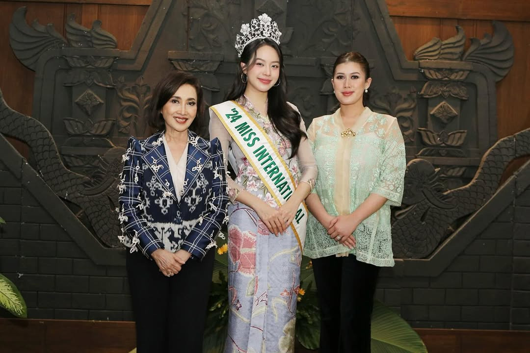 Thanh Thủy dự kiến tới Indonesia sớm hơn để dự các hoạt động bên lề cùng ban tổ chức. Tuy nhiên cô đã hoãn lịch để cùng nhiều nghệ sĩ tham dự diễu binh, diễu hành cấp Nhà nước, nhân dịp lễ kỷ niệm 50 năm ngày giải phóng miền Nam, thống nhất đất nước.