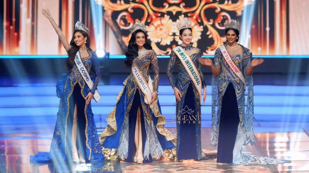 Thanh Thủy cùng 3 hoa hậu quốc tế mặc trang phục truyền thống Indonesia ảnh 1