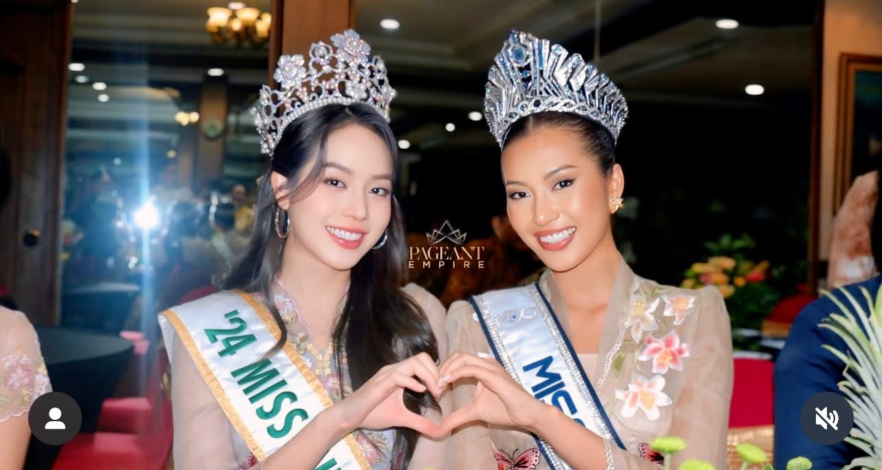 Thanh Thủy bên đương kim Miss Cosmo Ketut Permata Juliastrid.