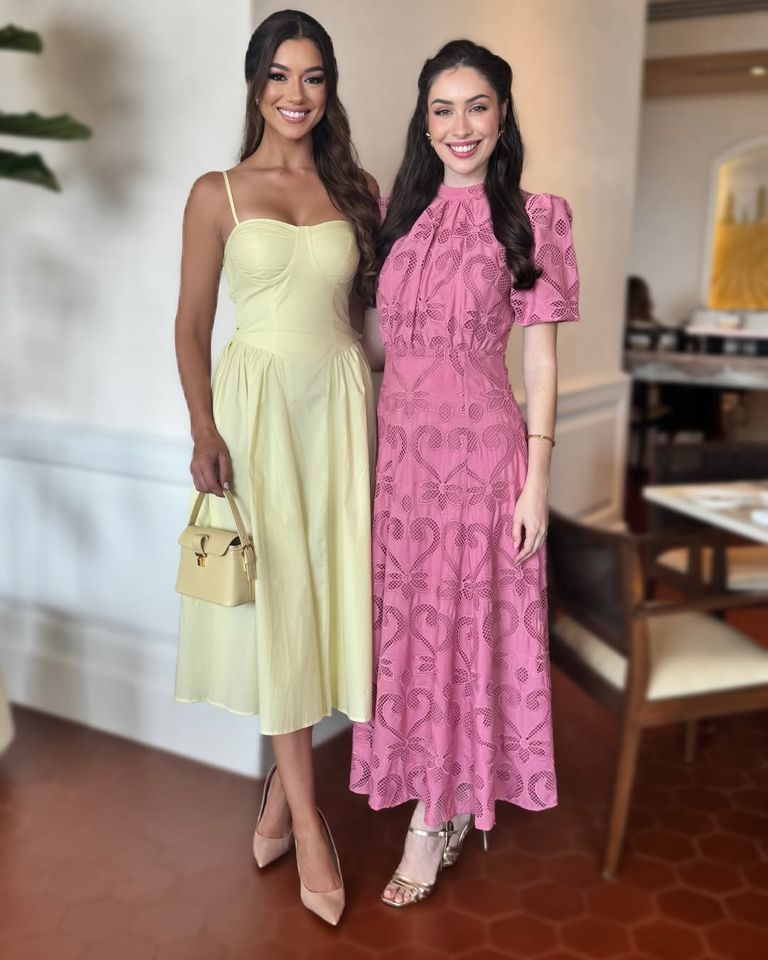 Đại diện Australia - Jasmine Stringer - duy trì phong cách cổ điển, thanh lịch. Cô là ứng viên sáng giá của khu vực châu Á - Thái Bình Dương. Jasmine là giáo viên tiểu học, có gương mặt ngọt ngào. Người đẹp đang theo đuổi dự án nâng cao nhận thức về bạo lực gia đình thông qua quỹ Tata Brown.