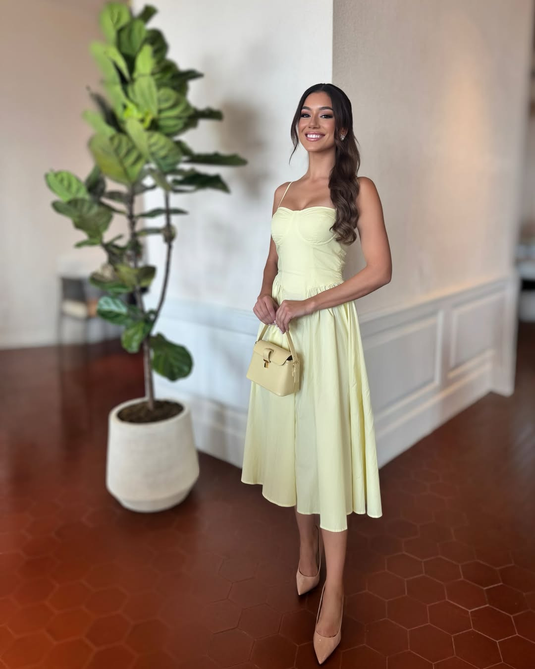 Đại diện Australia - Jasmine Stringer - duy trì phong cách cổ điển, thanh lịch. Cô là ứng viên sáng giá của khu vực châu Á - Thái Bình Dương. Jasmine là giáo viên tiểu học, có gương mặt ngọt ngào. Người đẹp đang theo đuổi dự án nâng cao nhận thức về bạo lực gia đình thông qua quỹ Tata Brown.