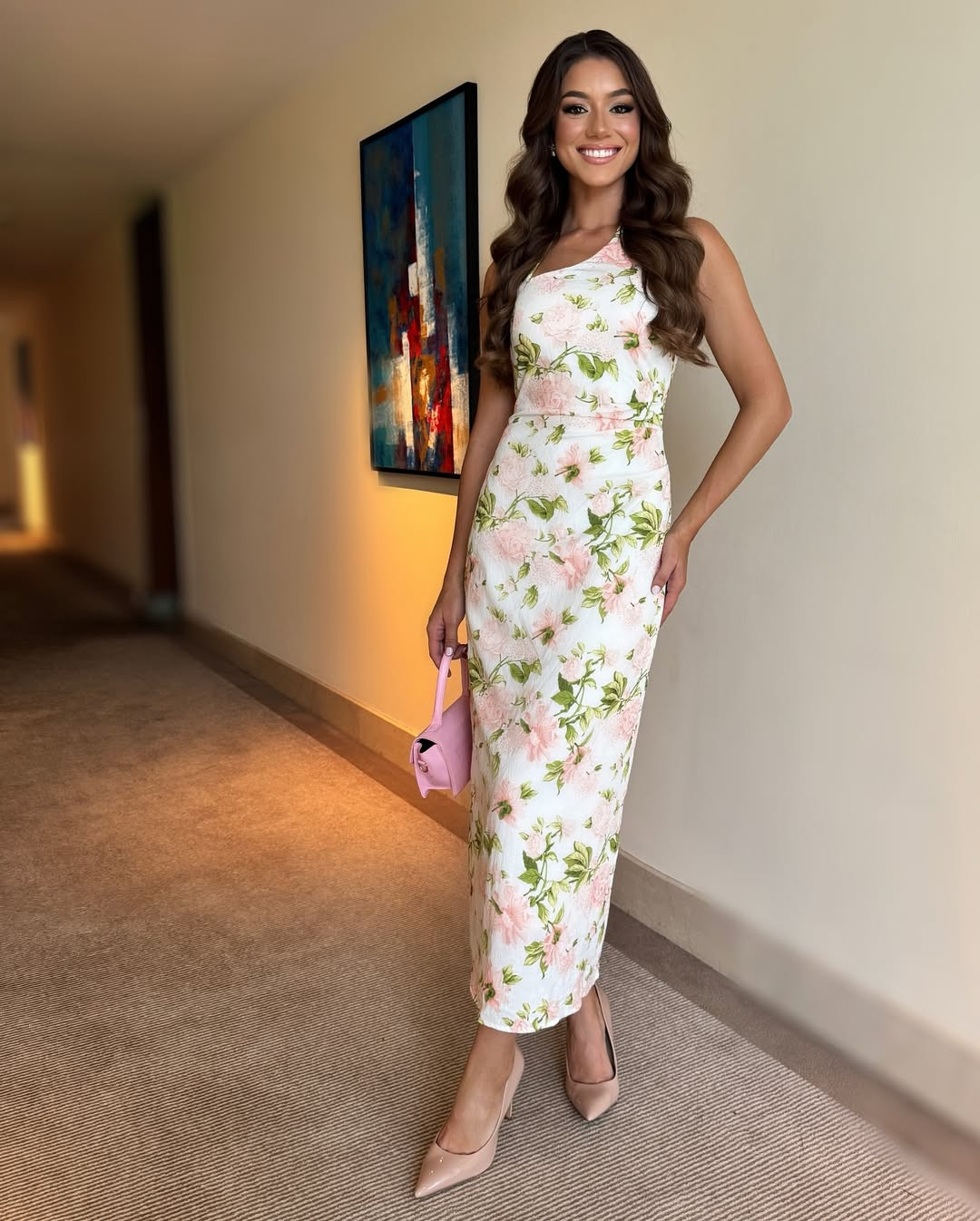 Đại diện Australia - Jasmine Stringer - duy trì phong cách cổ điển, thanh lịch. Cô là ứng viên sáng giá của khu vực châu Á - Thái Bình Dương. Jasmine là giáo viên tiểu học, có gương mặt ngọt ngào. Người đẹp đang theo đuổi dự án nâng cao nhận thức về bạo lực gia đình thông qua quỹ Tata Brown.