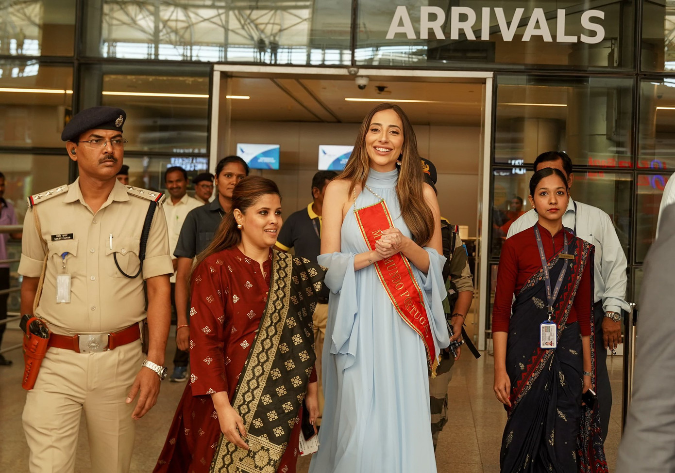 Đại diện Bồ Đào Nha - Maria Amelia Baptista - được chào đón nồng nhiệt khi có mặt tại Hyderabad, Telangana, Ấn Độ. Cô là một trong những thí sinh có mặt sớm nhất tại Ấn Độ.