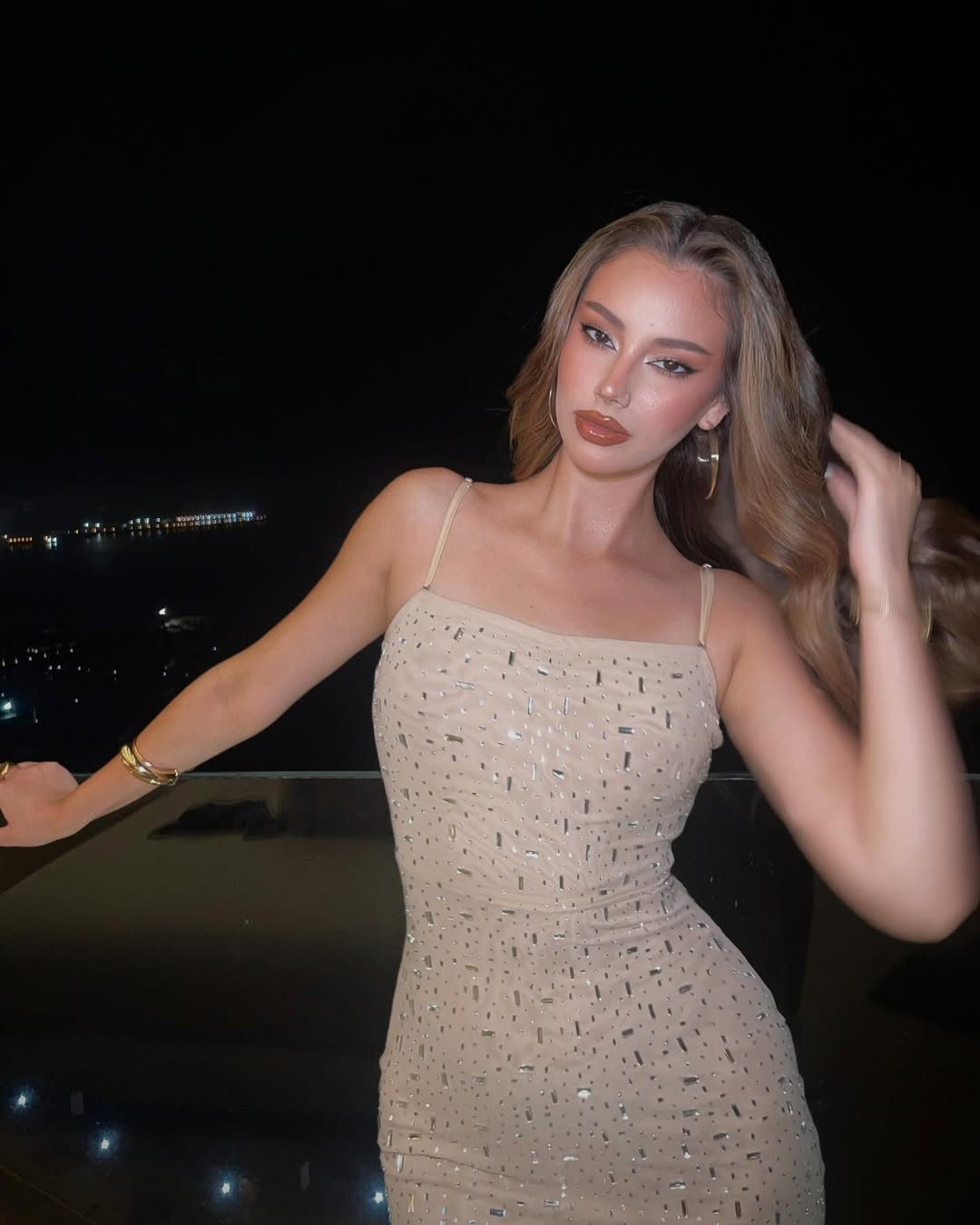 Người đẹp khẳng định Hoa hậu Quốc tế không chỉ là cuộc thi hướng đến vẻ đẹp hình thể mà tìm một người phụ nữ có tinh thần cống hiến. Cô gửi gắm: "Gửi tới tất cả ai đang đọc bài viết này, đừng bao giờ bỏ cuộc. Hãy đấu tranh vì những gì bạn mơ ước, ngay cả khi có vẻ khó khăn".