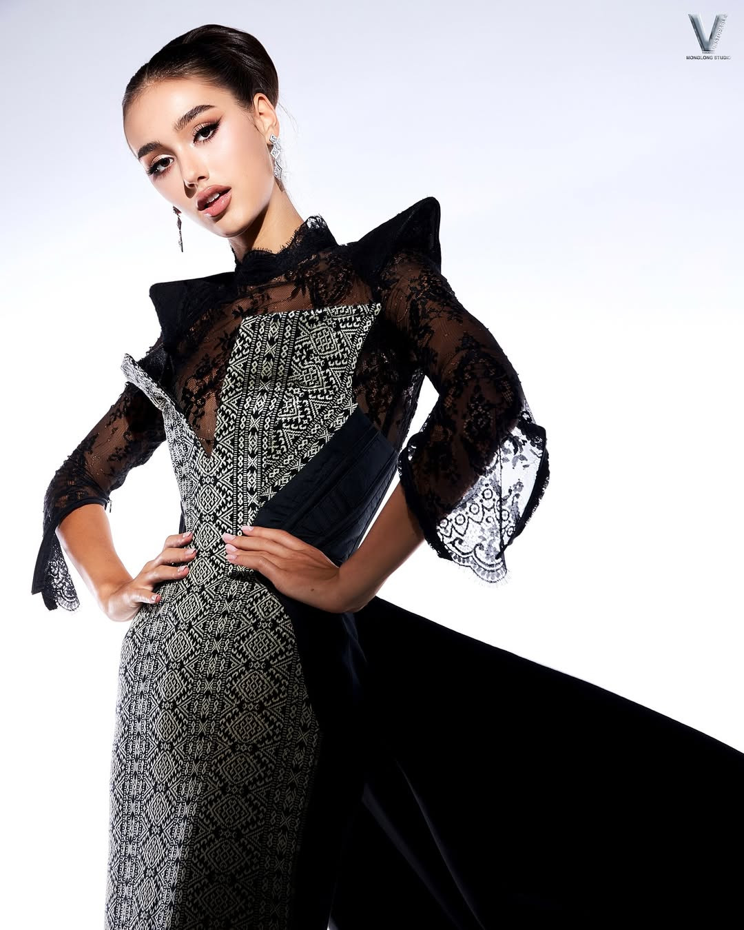 Sau khi bạn gái giành danh hiệu Hoa hậu Hòa bình Cộng hòa Czech, Filip Salač đã chia sẻ trên Instagram: "Xin chúc mừng công chúa. Tôi rất tự hào. Được chứng kiến những người mình yêu thương đạt được ước mơ là điều tuyệt vời nhất".