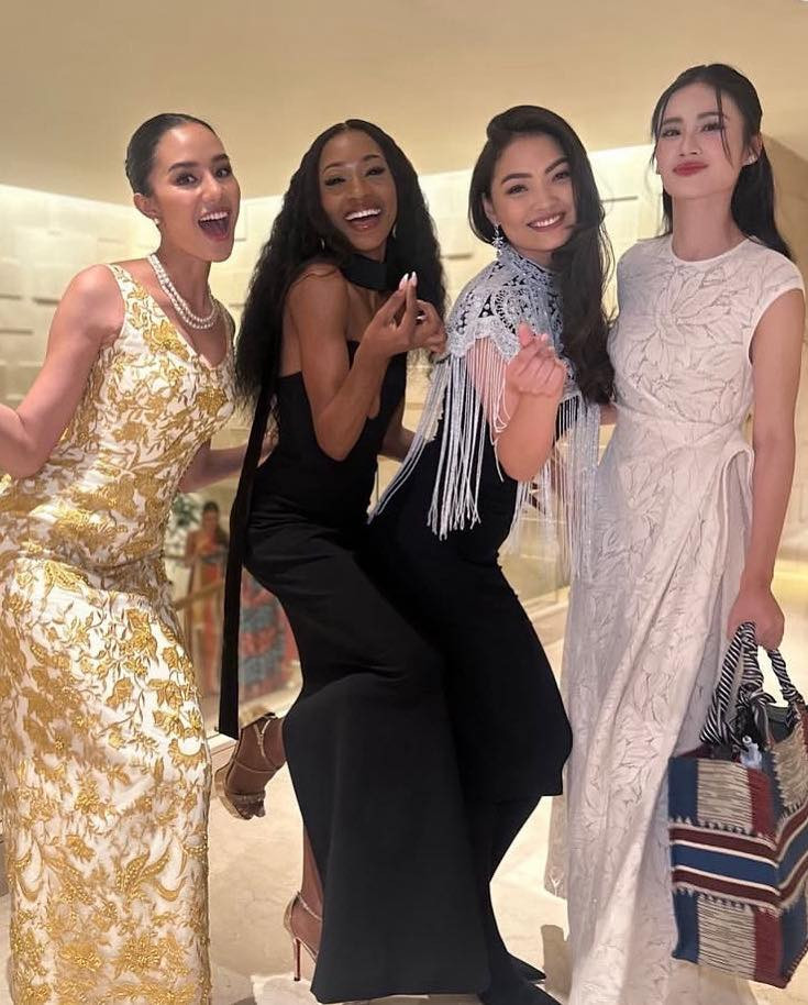 Ngày đầu tại Miss World, Ý Nhi gặp gỡ nhiều thí sinh, trong đó có đại diện nước chủ nhà Ấn Độ. Trên trang cá nhân, cô chia sẻ video cả hai dùng bữa cùng nhau. Hoa hậu Ấn Độ hướng dẫn Ý Nhi cách thưởng thức món ăn đường phố đặc trưng của đất nước mình có tên gọi Pani Puri. Những khoảnh khắc gần gũi giữa hai người đẹp khiến khán giả thích thú.