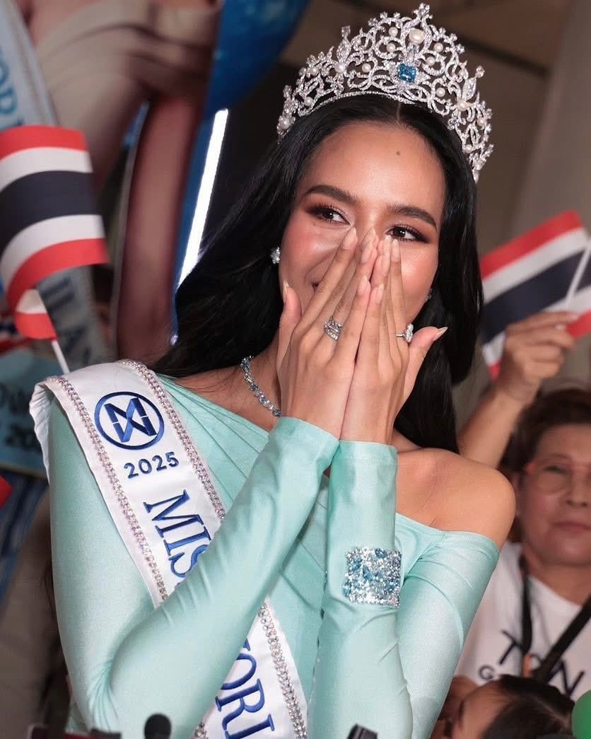 Opal Suchata Chuangsri năm nay 21 tuổi, là sinh viên Luật tại Đại học Thammasat, chuyên ngành Quan hệ Quốc tế. Người đẹp có chiều cao ấn tượng 1,8 m và thân hình thanh mảnh, quyến rũ. Cô có khả năng nói được tiếng Anh và tiếng Quan Thoại. Người đẹp đang điều hành hoạt động kinh doanh khách sạn ở Phuket, Thái Lan. Năm 2024, Opal đại diện Thái Lan thi Hoa hậu Hoàn vũ 2024 ở Mexico và giành ngôi Á hậu 3 nhưng đã bị tước danh hiệu.