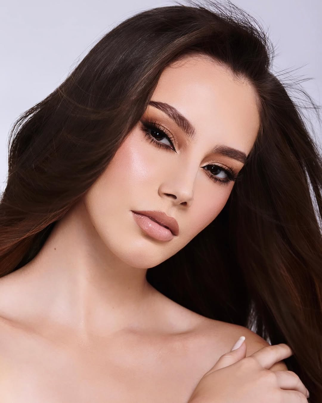 Nathie Quijano gây chú ý với vẻ ngoài sắc sảo, hiện đại, kỹ năng trình diễn và kinh nghiệm thi sắc đẹp ấn tượng.