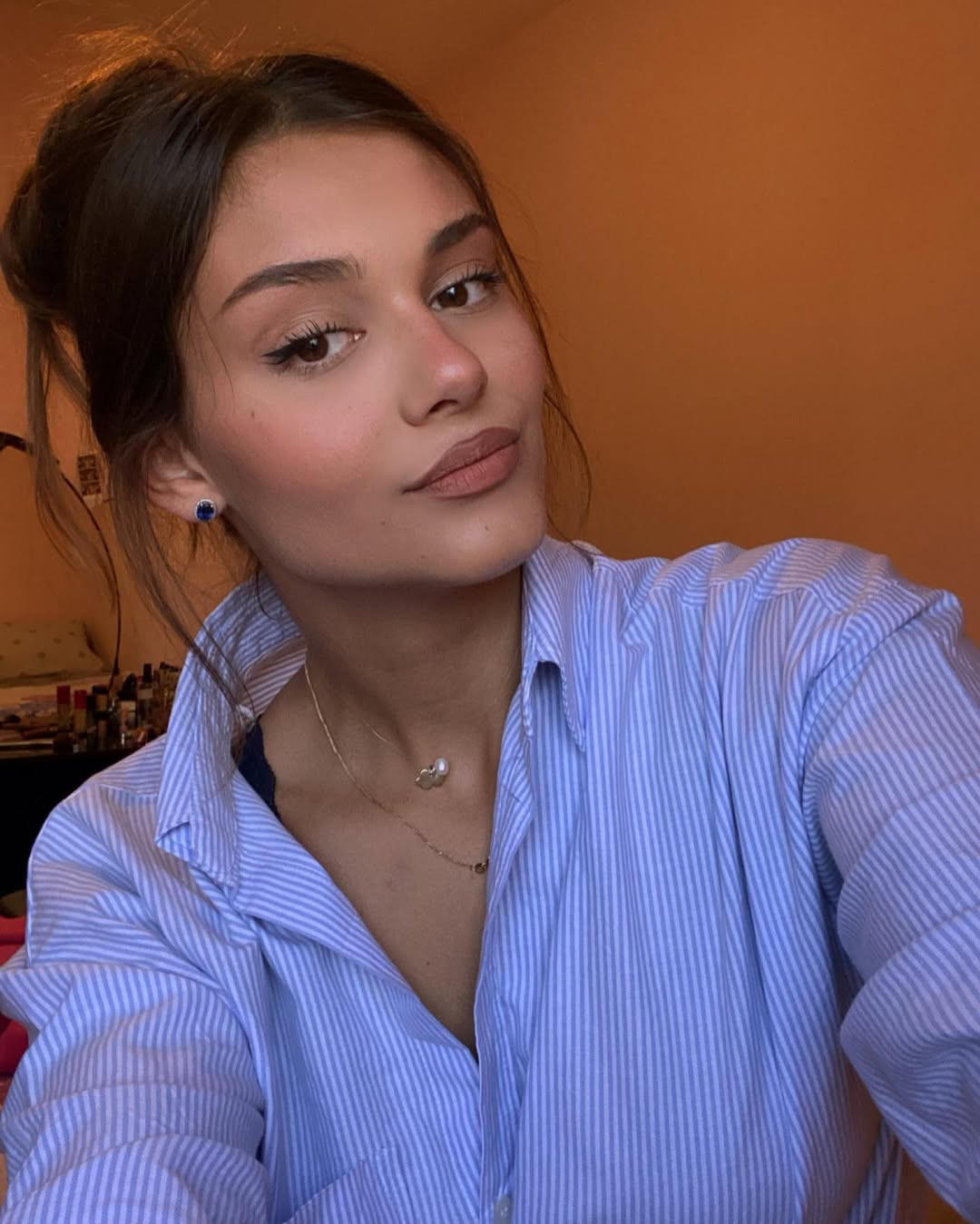 Với việc đăng quang Hoa hậu Hoàn vũ Croatia 2025, Laura giành được học bổng trị giá 20.000 euro cho chương trình đại học hoặc MBA tại Trường Kinh tế và Quản lý Zagreb.