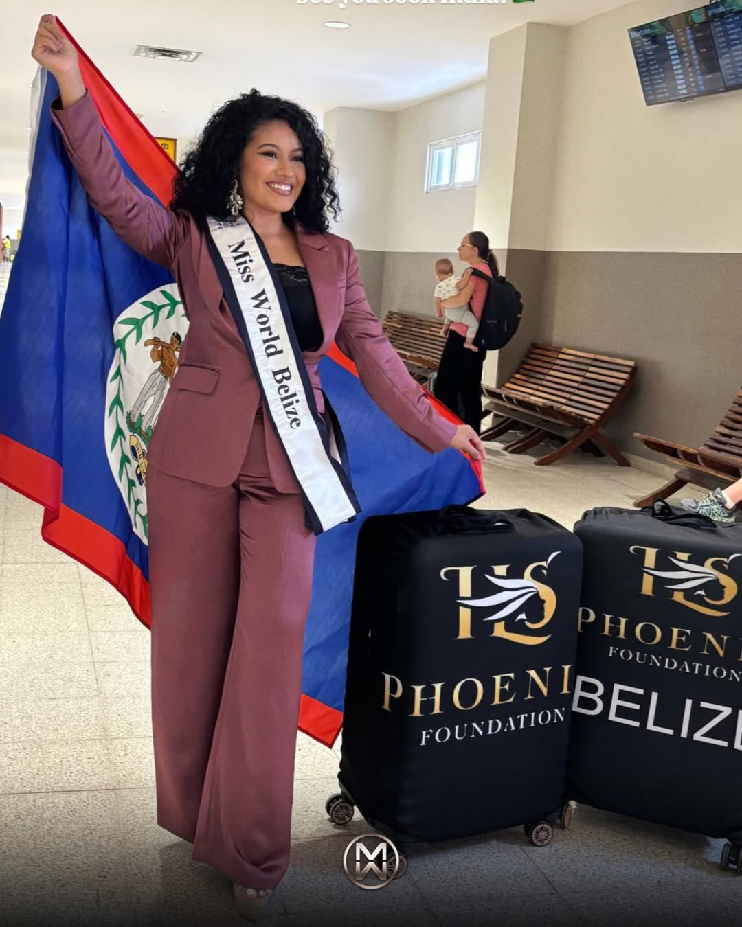 Nhiều thí sinh khác đã khởi hành sang Ấn Độ để chuẩn bị nhập cuộc tại Hoa hậu Thế giới lần thứ 72. Cuộc thi Hoa hậu Thế giới 2025 với sự tham dự của 120 thí sinh diễn ra tại Ấn Độ. Ngày 10/5 sẽ diễn ra buổi lễ khai mạc. Các hoạt động chính thức của cuộc thi năm nay trải dài trên nhiều địa điểm khác nhau ở Telangana - tiểu bang trẻ nhất Ấn Độ. Chung kết dự kiến tổ chức ở Hyderabad.