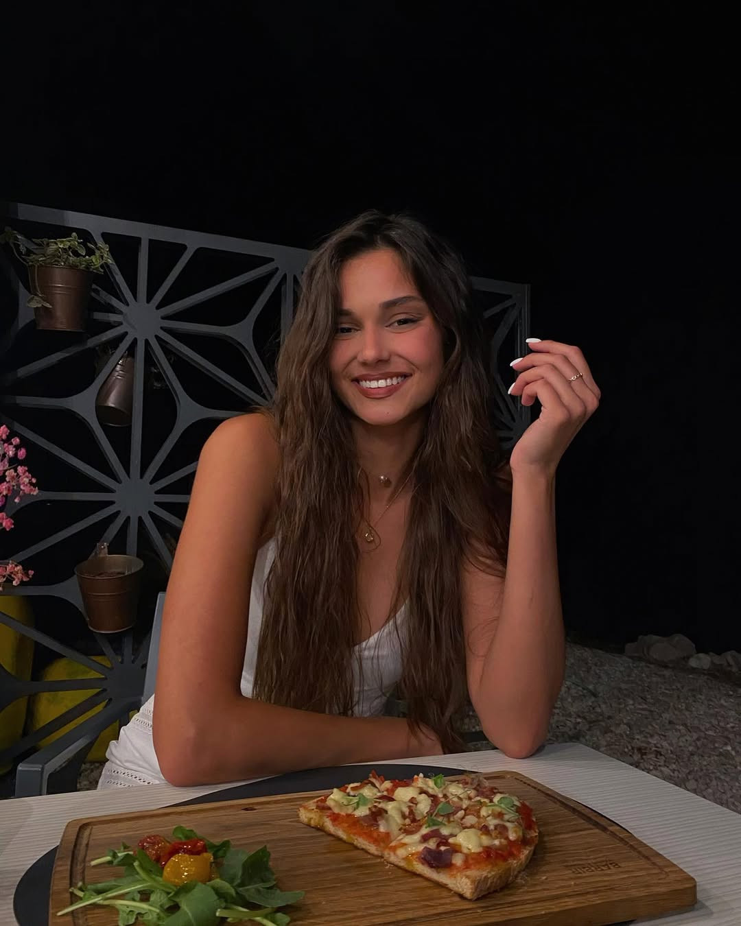 “Trở thành Hoa hậu Hoàn vũ Croatia là một sứ mệnh. Không chỉ là một khuôn mặt đẹp hay những bước đi ấn tượng trên sàn diễn, đó còn là thái độ, trách nhiệm và sự cống hiến cho cộng đồng thông qua công tác nhân đạo”, Vladimir Kraljević - đại diện ban tổ chức Hoa hậu Hoàn vũ Croatia cho biết.