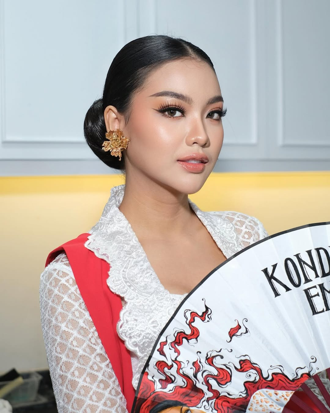 Năm 2023, Firsta Yufi Amarta Putri thành lập quỹ mang tên Bước tiến đầu tiên. Chương trình này được thành lập nhằm mục đích bảo vệ những bé gái tuổi teen mất cha mẹ và đang sống cuộc sống không có định hướng. Các hoạt động trong chương trình này bao gồm các buổi chia sẻ, xóa mù chữ, phát triển kỹ năng theo sở thích và năng khiếu cùng những liệu pháp tâm lý.