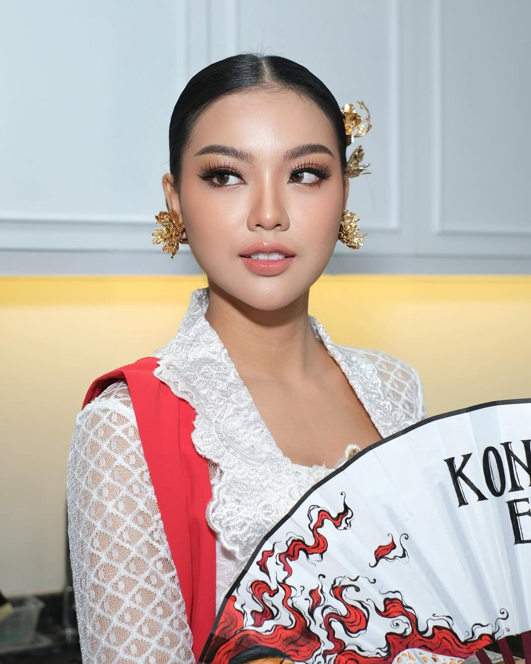 Năm 2023, Firsta Yufi Amarta Putri thành lập quỹ mang tên Bước tiến đầu tiên. Chương trình này được thành lập nhằm mục đích bảo vệ những bé gái tuổi teen mất cha mẹ và đang sống cuộc sống không có định hướng. Các hoạt động trong chương trình này bao gồm các buổi chia sẻ, xóa mù chữ, phát triển kỹ năng theo sở thích và năng khiếu cùng những liệu pháp tâm lý.