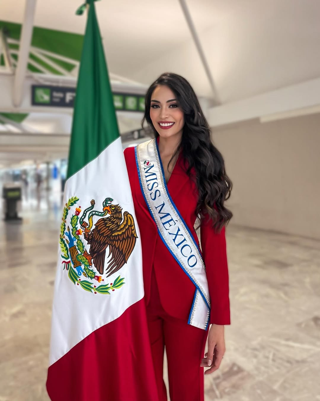 Đại diện Mexico - Maryely - năm nay 27 tuổi, đã tốt nghiệp chuyên ngành nghiên cứu quốc tế của Đại học Tự trị Sinaloa và làm việc trong lĩnh vực giáo dục. Cô đã thực hiện dự án xã hội liên quan đến chăm sóc sức khỏe, giáo dục ở Sinaloa. Maryely Leal từng dự thi Mexicana Universal 2018 (Hoa hậu Hoàn vũ Mexico) và giành ngôi Á hậu 2.