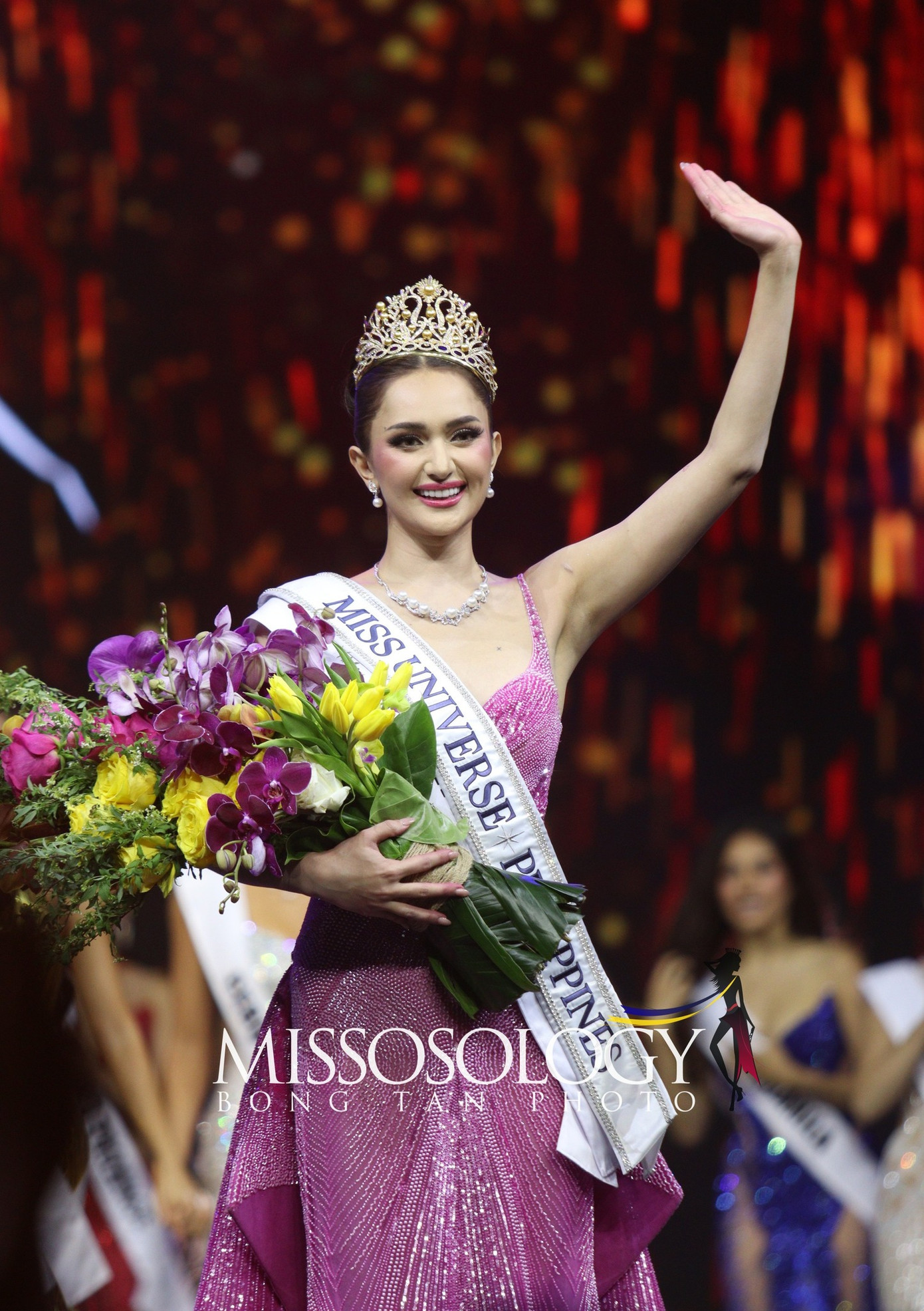 Maria Ahtisa Manalo đăng quang Hoa hậu Hoàn vũ Philippines 2025.