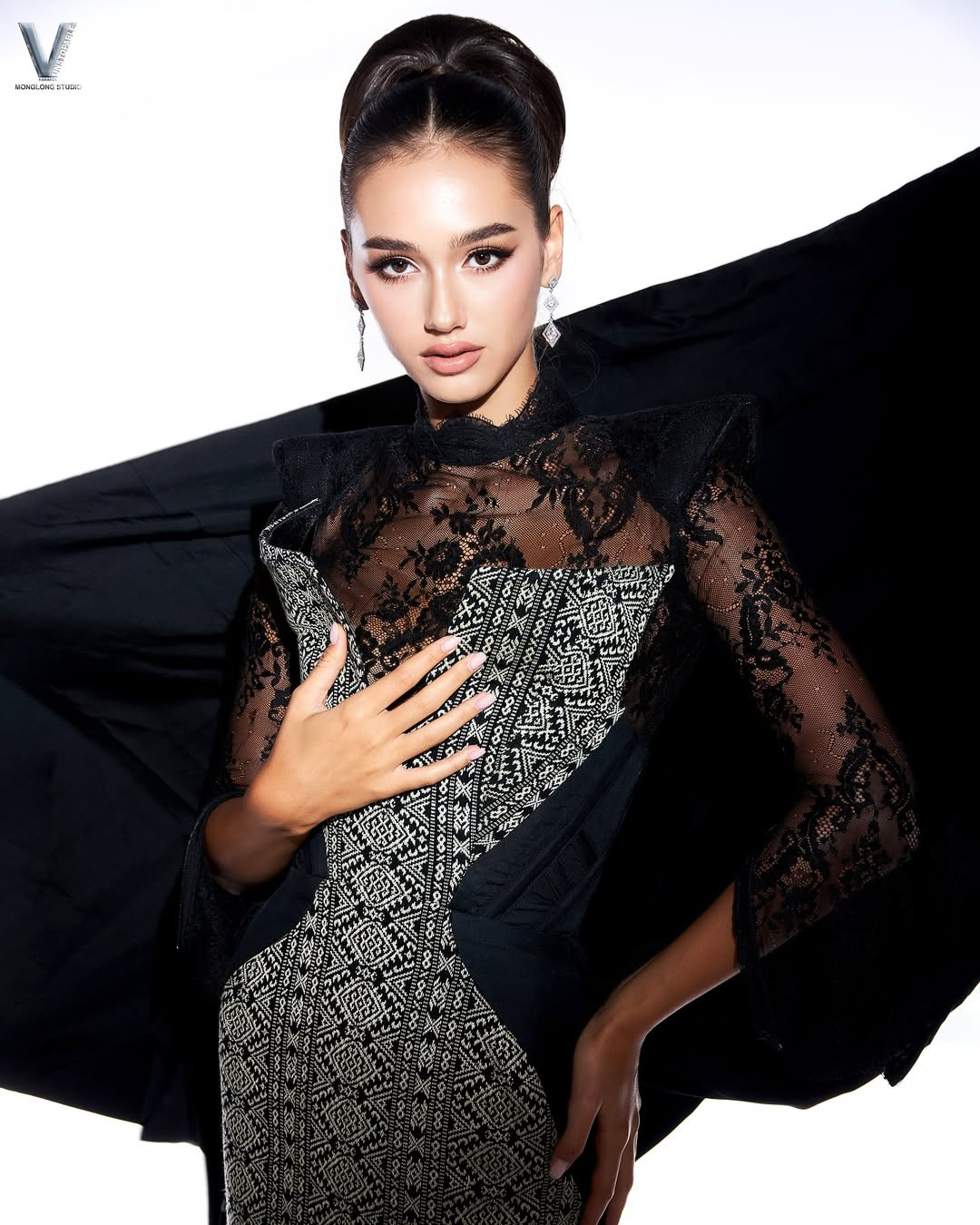 Sau khi bạn gái giành danh hiệu Hoa hậu Hòa bình Cộng hòa Czech, Filip Salač đã chia sẻ trên Instagram: "Xin chúc mừng công chúa. Tôi rất tự hào. Được chứng kiến những người mình yêu thương đạt được ước mơ là điều tuyệt vời nhất".