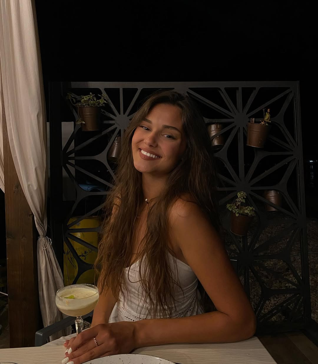 “Trở thành Hoa hậu Hoàn vũ Croatia là một sứ mệnh. Không chỉ là một khuôn mặt đẹp hay những bước đi ấn tượng trên sàn diễn, đó còn là thái độ, trách nhiệm và sự cống hiến cho cộng đồng thông qua công tác nhân đạo”, Vladimir Kraljević - đại diện ban tổ chức Hoa hậu Hoàn vũ Croatia cho biết.