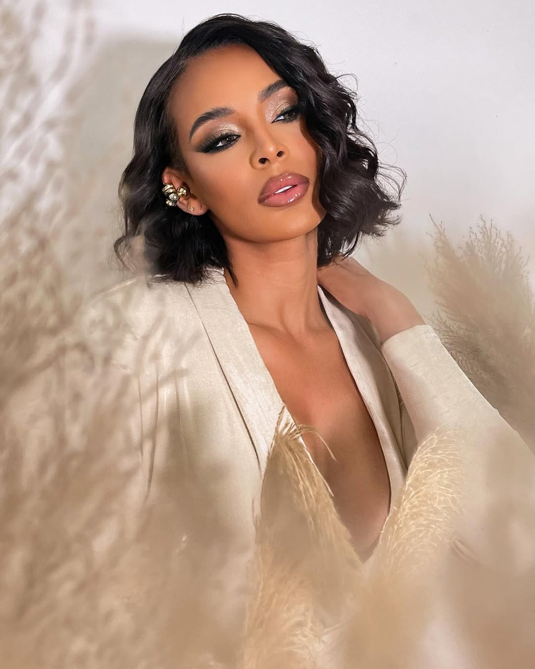 Madeline Mejía còn khoảng nửa năm trau dồi để chuẩn bị cho Miss Grand International 2025. Cô được nhiều fan sắc đẹp quê nhà kỳ vọng mang về thành tích cao cho Cộng hòa Dominica.