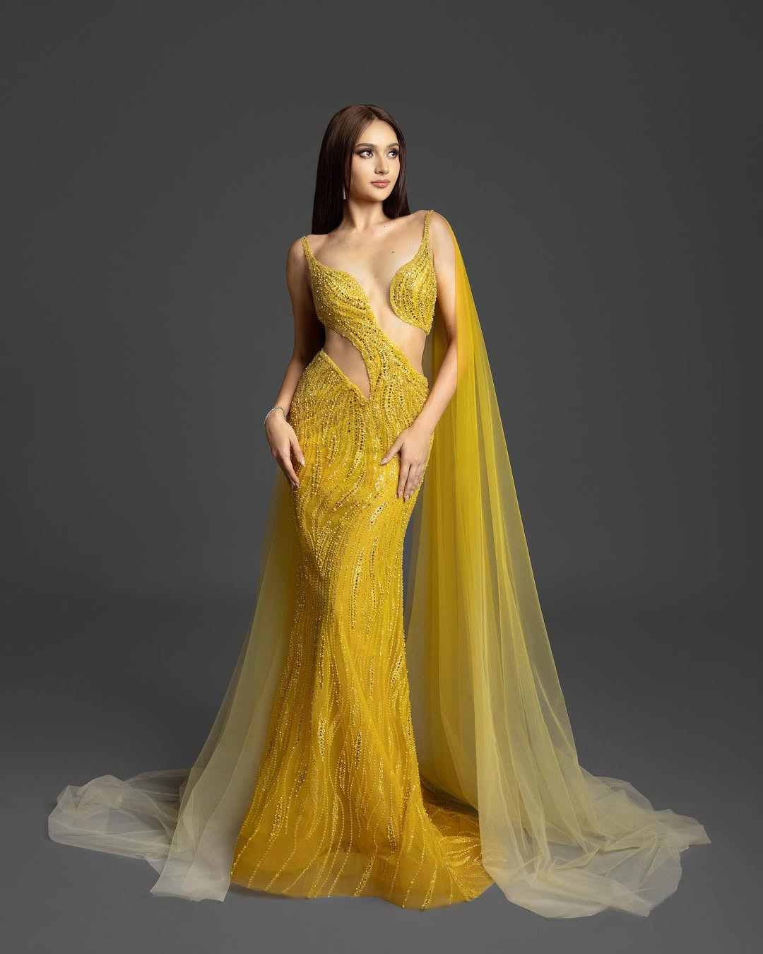 Trước làn sóng phản đối của fan Philippines, Maria Ahtisa Manalo đã phải lên tiếng trên trang cá nhân. Cô cho biết thấy thất vọng với cách hành xử kém văn minh của fan. "Tôi rất thất vọng với cách mà nhiều người trong chúng ta đã thể hiện. Đừng bắt nạt Tata nữa. Cô ấy là bạn của tôi và khi bạn nói những điều xấu về cô ấy, bạn đang nói với chính tôi", Maria Ahtisa Manalo viết.