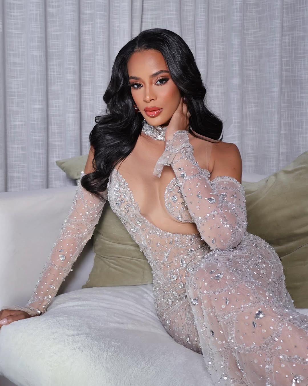 Vẻ ngoài hiện đại, cá tính của Madeline Mejía được cho rằng phù hợp tiêu chí của sân chơi Miss Grand. Kỹ năng trình diễn chuyên nghiệp, nổi bật của Madeline Mejía cũng là điểm mạnh của cô ở cuộc thi sắc đẹp quốc tế này.